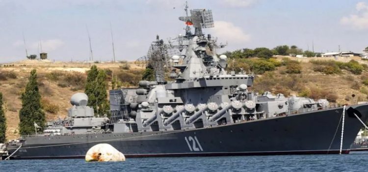 Hunden el buque de guerra “Moskva” en el mar Negro