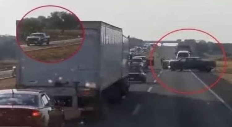 Bloquean autopista de Jalisco para robar camionetas