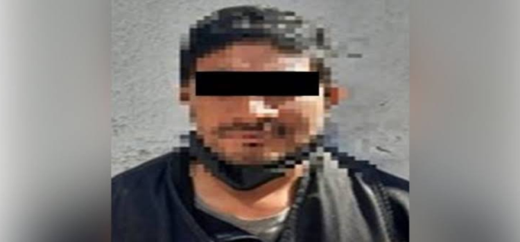 Hombre se quedó sin trabajo y prostituye a su esposa e hija