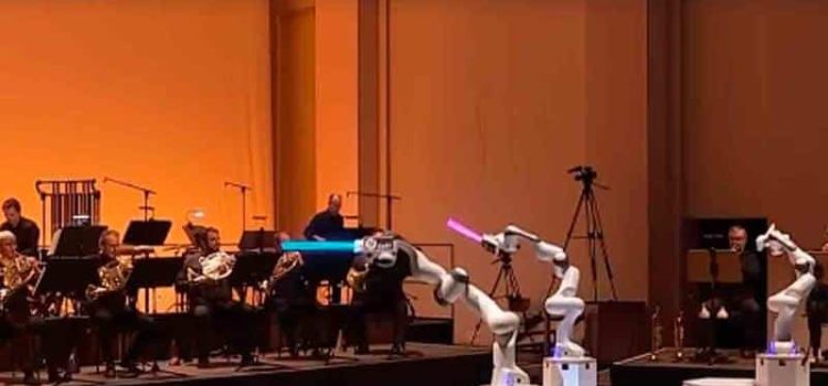 Robot con tres brazos dirige orquesta alemana