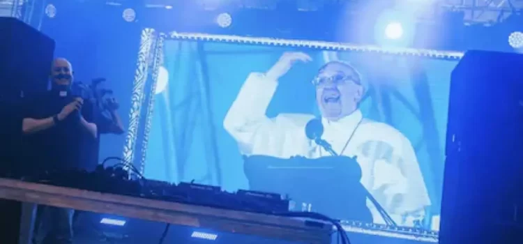 [VIDEO] ¿Misa o rave?, ¿sacerdote o DJ?