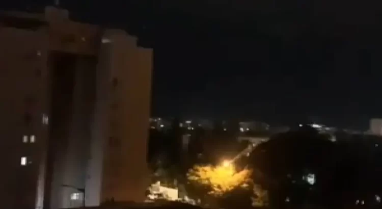 Yemen bombardea Israel: misil impacta en Tel Aviv