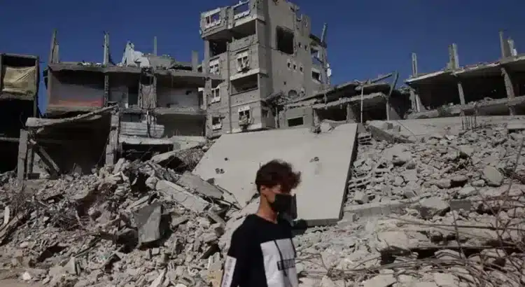 Miles de palestinos regresan a Gaza en medio de la tregua entre Israel y Hamás