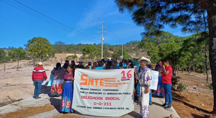 Escuelas wixárikas en Jalisco extienden paro