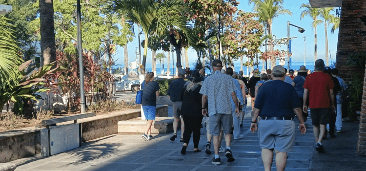 Aprueban impuesto para turistas extranjeros en Puerto Vallarta