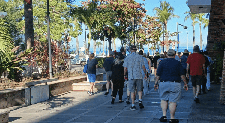 Aprueban impuesto para turistas extranjeros en Puerto Vallarta