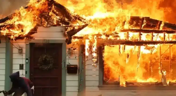 Destituyen a jefa de bomberos tras incendios en Los Angeles