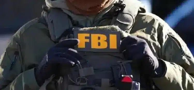 Detiene el FBI a jueza por obstruir arresto de migrante mexicano