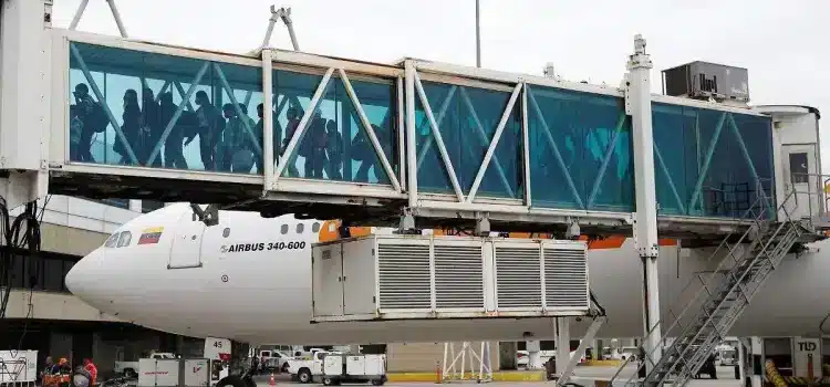 Juez analiza posible desacato del gobierno de UE por deportaciones a El Salvador