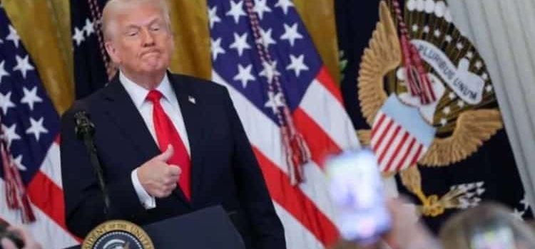 Universidades se enfrentan a Trump