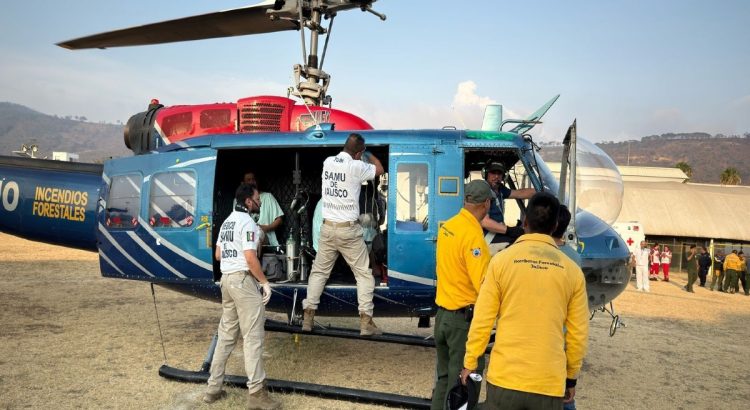 Bomberos de Jalisco quedan atrapados en un incendio forestal
