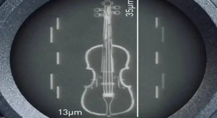 Crean violín microscópico … más delgado que un cabello humano