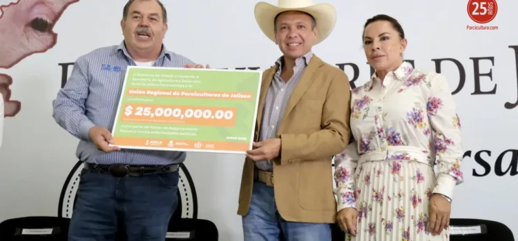 Pablo Lemus entrega fondo contra enfermedades exóticas a porcicultores de Jalisco