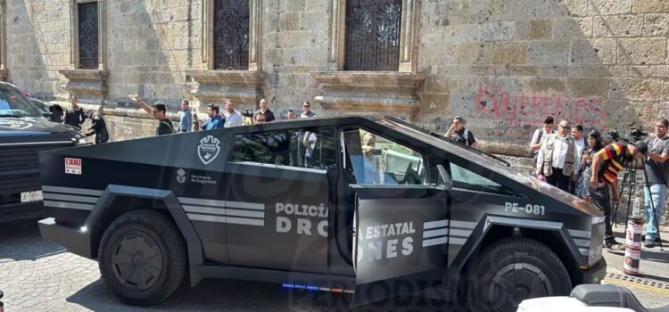 Pablo Lemus encabeza entrega de nuevas patrullas en Jalisco