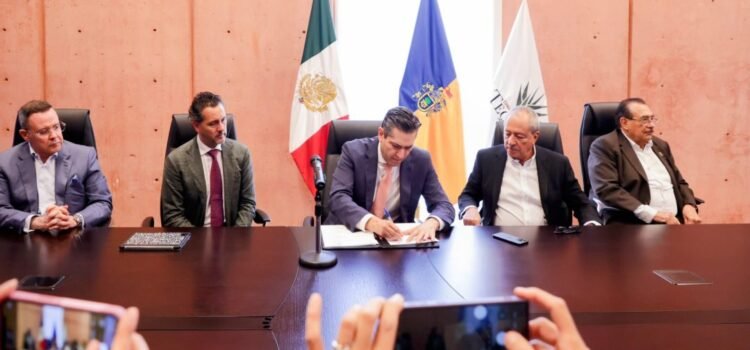 Gobierno de Jalisco y CRT firman convenio para proteger e impulsar el tequila