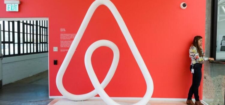 Proponen leyes para regular a Airbnb y la vivienda desocupada en Jalisco