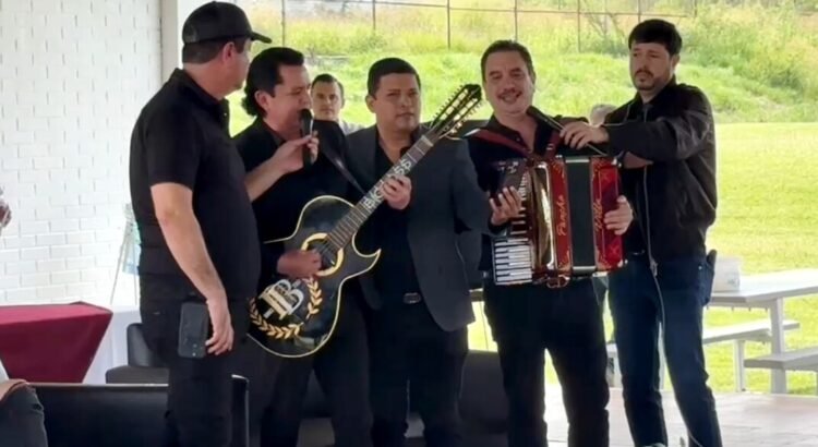 Agradece Lemus a Los Alegres del Barranco ya no hacer apología del ‘narco’ Agradece Lemus a Los Alegres del Barranco ya no hacer apología del ‘narco’