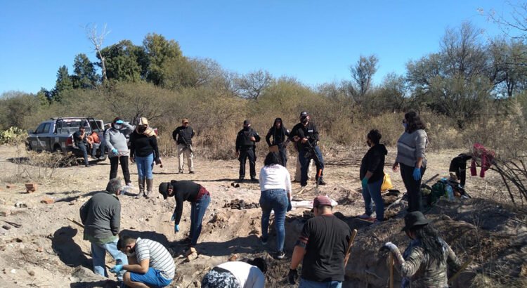 Colectivo denuncia omisión en fosas con cuerpos en Jalisco