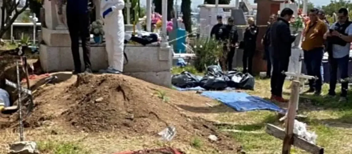 Suman 15 cuerpos localizados en fosa clandestina de panteón en Tlaquepaque, Jalisco