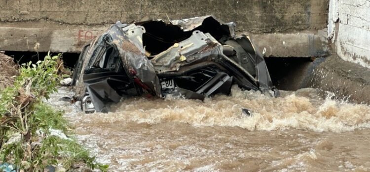 Más de 700 viviendas afectadas en Puerto Vallarta tras intensas lluvias; reportan un fallecido Más de 700 viviendas afectadas en Puerto Vallarta tras intensas lluvias; reportan un fallecido