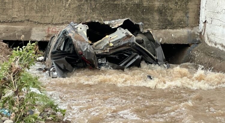 Más de 700 viviendas afectadas en Puerto Vallarta tras intensas lluvias; reportan un fallecido