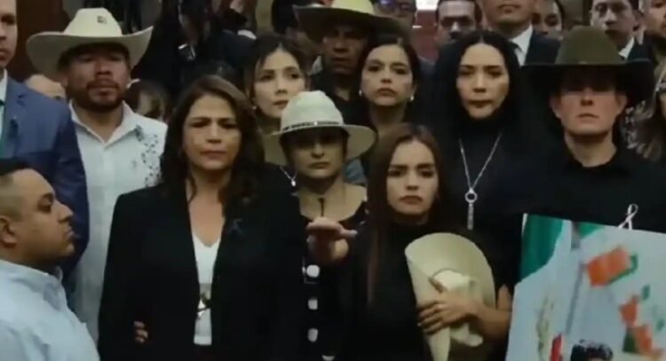 Rinde protesta Grecia Quiroz como nueva alcaldesa de Uruapan Rinde protesta Grecia Quiroz como nueva alcaldesa de Uruapan