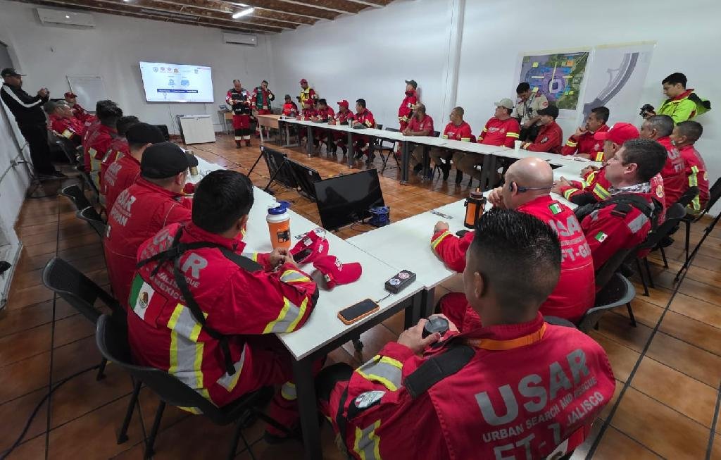 Rescatistas de Jalisco viajan a Sinaloa para búsqueda de mineros atrapados