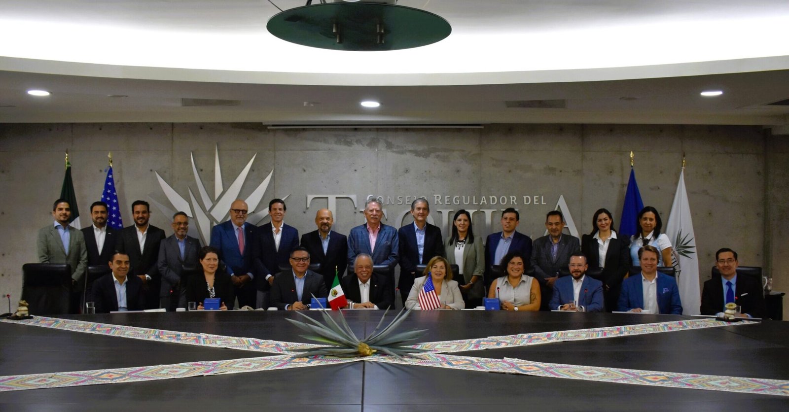 Congresistas de Estados Unidos visitan Jalisco para fortalecer protección del tequila